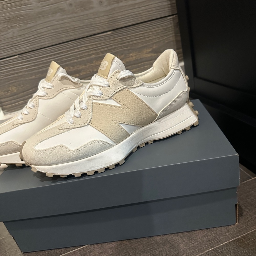 New Balance 327 Women's Cream and White Leather Sneakers